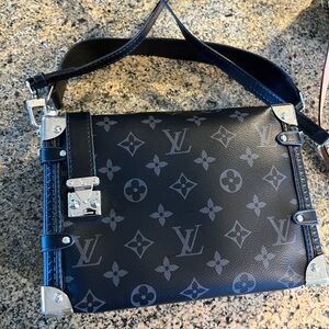 Soft trunk black bag